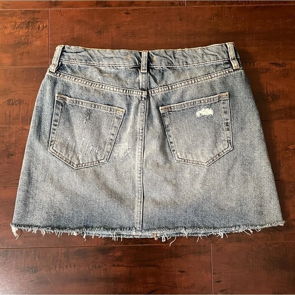 FREE PEOPLE We The Free Denim Mini Jean Skirt Raw Hem Button Fly Size 30 - Picture 5 of 13